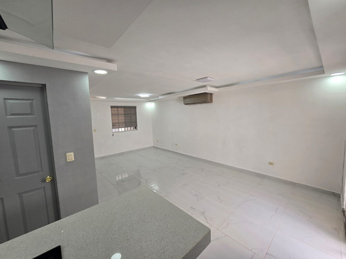 Casa En Fraccionamiento Privado, 3 Recámaras, 2.5 Baños, Doble Cochera, Vigilancia 24/7, Cocina De Cuarzo