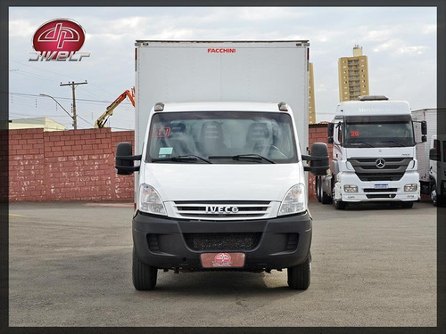 Imagem 3 de 13 de Iveco Daily 35s14 Baú Para Carga Seca Usado