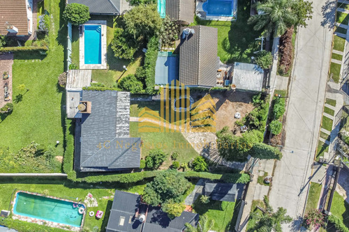 Excelente Casa Con Terreno Propio C/ Piscina - Parrilla - Lavadero - Calefacción - Gran Potencial