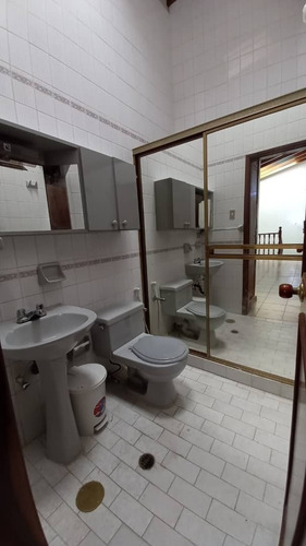Imagen 12 de 14 de Alquiler De Casa Para Uso Comercial En El Barrio El Lobo San Cristobal