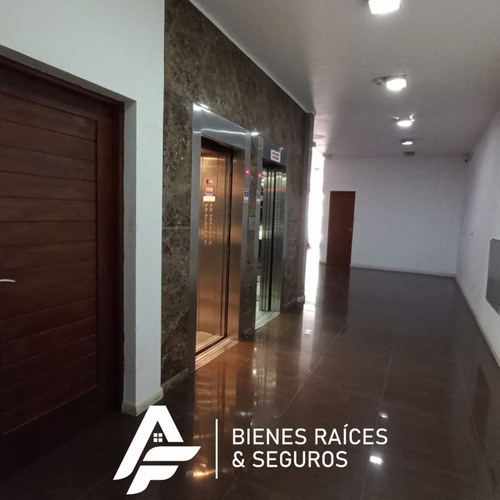 Gran Oportunidad: Departamento Semipiso En Macrocentro Con Cochera
