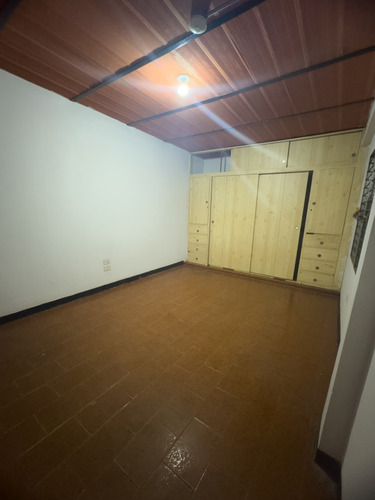 Xv, En Venta Edificio Comercial De 03 Niveles En La Concordia, Cuadra Y Media Bajando Del Hospital Central