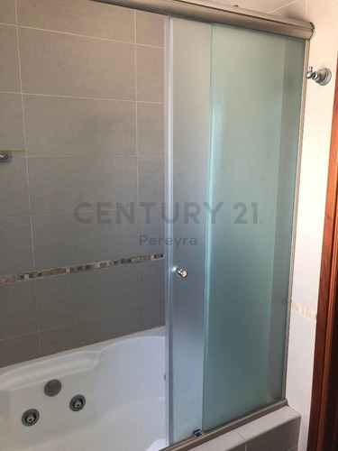 Imagen 28 de 30 de 58 Entre 12 Y 13. Penthouse 5 Dormitorios En Venta, La Plata.-