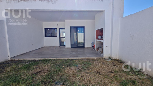 Duplex De 2 Dormitorios En Colinas De Manantiales. Entrega Inmediata!