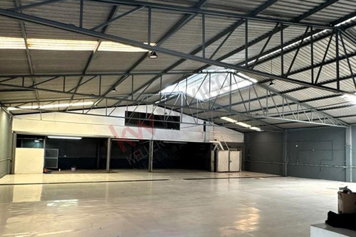 Local Comercial En Renta De 720 M2 Sobre Bernardo Quintana, Querétaro