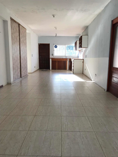 Vendo Casa En San Nicolás De Los Arroyos, 6 Años De Construccion Nueva , 2 Dorm. Garage Para 2 Autos.