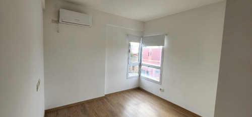 Departamento 3 Ambientes Al Frente Con Balcon Y Cochera Fija Cubierta