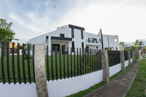 Imagen 23 de 30 de Liliana Martinez Remax Vende Casa En La Urbanizacion Altos De Guataparo Cd 10185