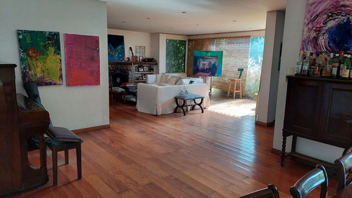 Venta- Casa Enorme Con Jardín Y Pileta, Hurlingham