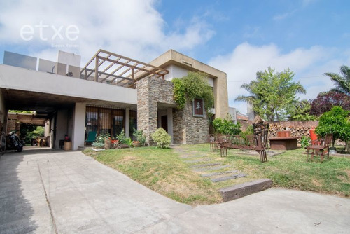 Casa En Venta De 4 Dormitorios En Carrasco
