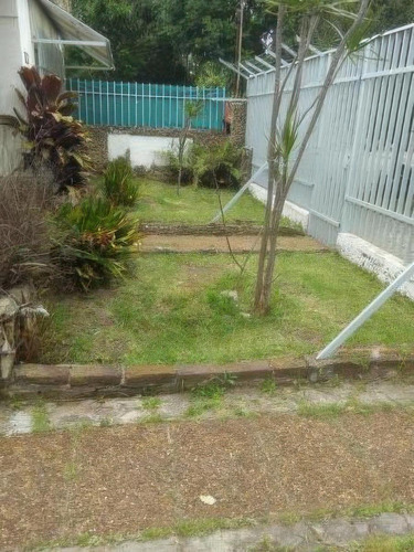 Casa En Venta - 2 Dormitorios 2 Baños - Cochera - Haedo, Morón