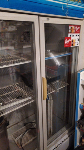 Imagen 2 de 6 de Heladera De 3 Puertas Comercio