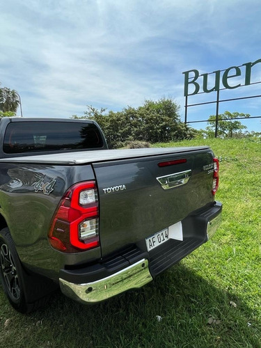Imagen 10 de 15 de Toyota Hilux 4x4 Dc Srx 2.8 6 Att 204cv Automat Linea Nueva