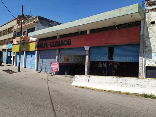  Galpón De 779 Mts2 Con Excelente Ubicación De Alto Trafico Vehicular Y Peatonal En La Av. La Feria Y Michelena