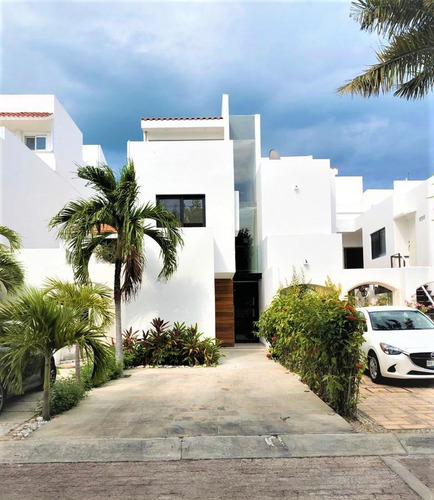 Imagen 2 de 30 de Casa En Venta/renta Amueblada, 5 Recámaras Frente Al Mar, Zona Hotelera, Cancún
