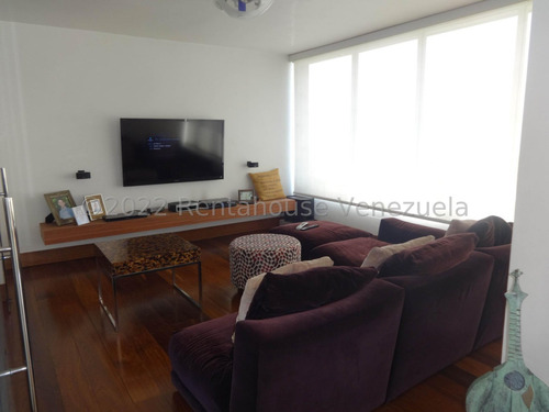 Ss: Vende Apartamento 25-13167 En Lomas De San Roman De 241 M2, 3h/3b/2pe