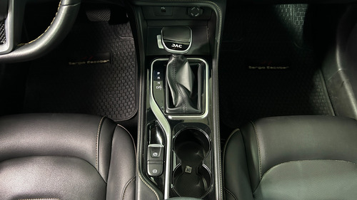 JAC Js4 1.5T Advance Bicolor Cvt