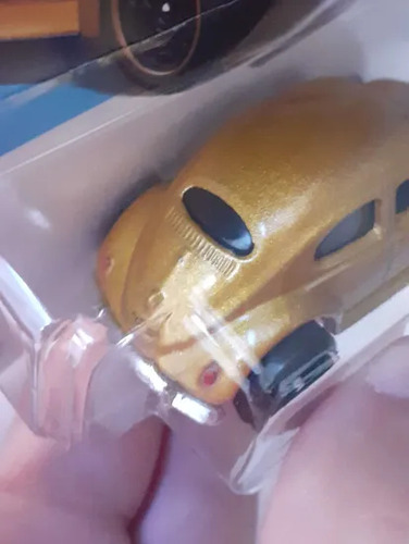 Hot Wheels Bumblebee Transformers - Dorado (2024) Dorado Oscuro
