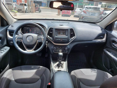Jeep Cherokee 2.4 Latitude Mt