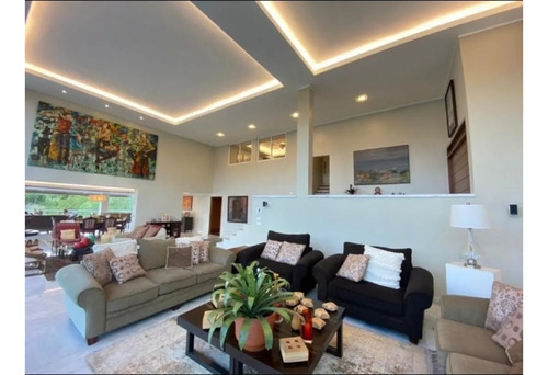 Vendo Casa 1100m2, 5h/7b/8p Cerro Verde 5433