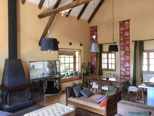 Se Vende Terreno De 4 Hectáreas En Cachagua, Incluye 4 Casas