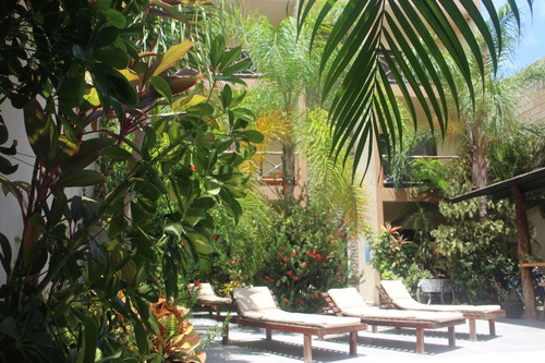 Casa - Hotel En Venta En Tulum, Quintana Roo, Santiago , Con 6 Habitaciones En Excelente Ubicación.
