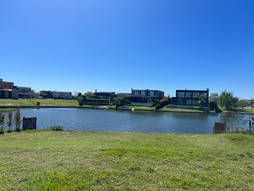 Terreno Lote En Venta Al Lago En Barrio Ceibos - Puertos