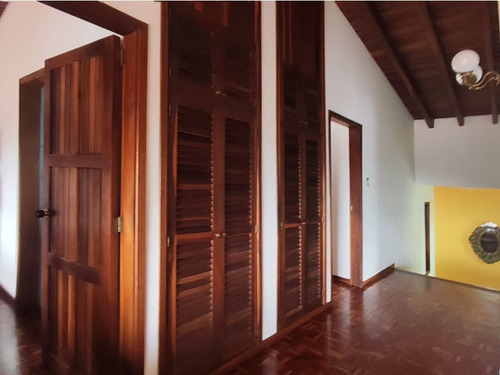 Casa En Venta En La Lagunita Con JardÃn En Calle Cerrada