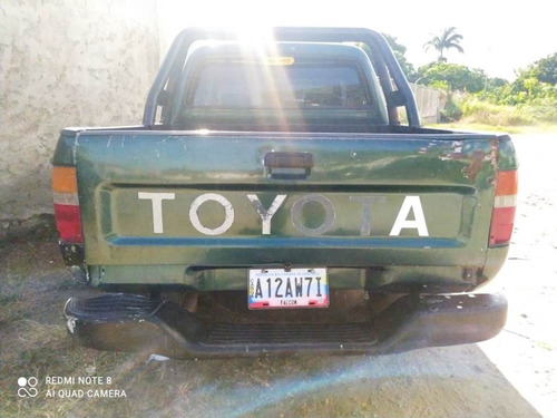 Imagen 4 de 10 de Toyota Hilux 1999 4x4 Sincrónico