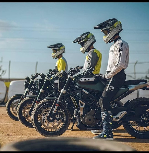 Imagen 2 de 12 de Husqvarna 401 Svartpilen 2022 0km -12 Cuotas - En Stock