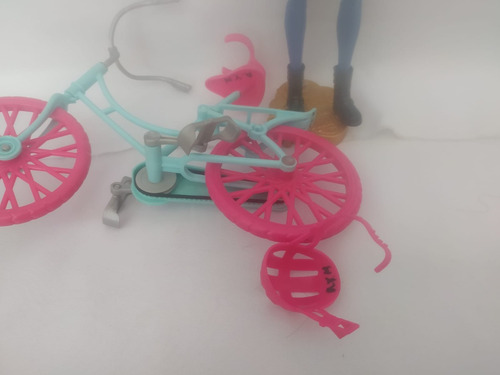 Muñeca Barbie En Bicicleta Con Detalles Mattel (Usado)