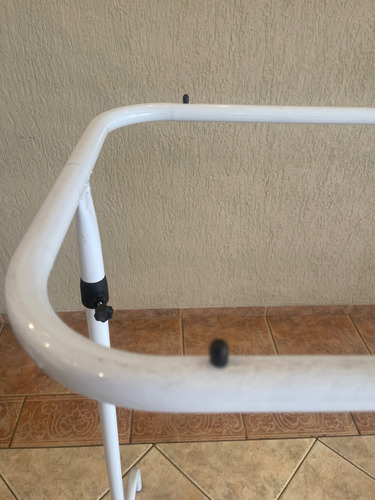 Arara De Chão Para Roupas / Cabideiro Duplo Oval - Branco Branco (Usado)