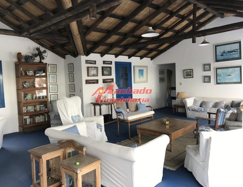Casa A Pasos Del Puerto De Punta Del Este - 6 Dormitorios - Oportunidad- Ref: 5704
