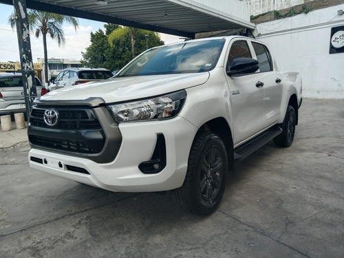 Toyota Hilux 2.7 Cabina Doble Sr Mt