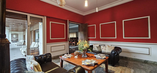 Imponente Residencia En El Corazón De Olivos.