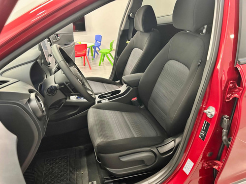 Imagen 10 de 21 de Hyundai Kona Hibrida Safe Y Limited 2023 / Oliva Automotores