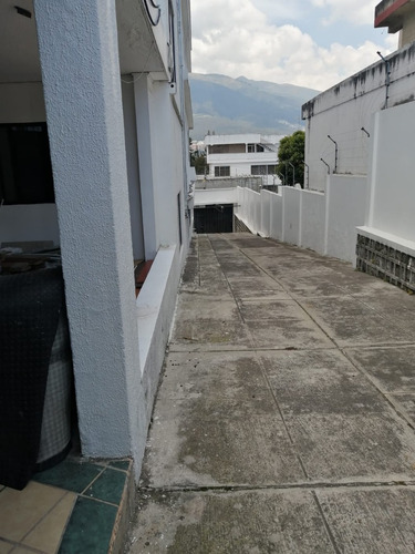 Imagen 2 de 2 de Gran Edificación Con Terreno Amplio