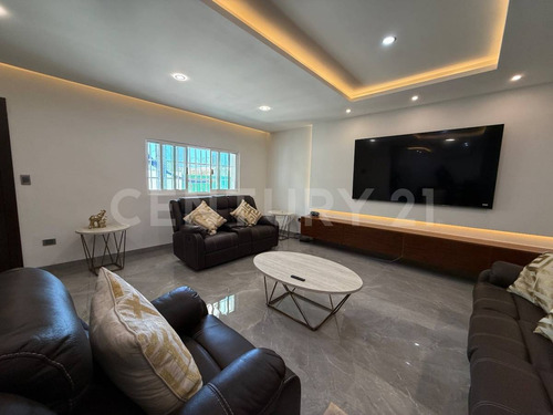 Casa En Venta Recien Remodelada En Ejido Sur Con 950m2 De Terreno