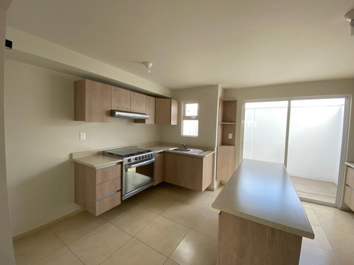 ¡haz Realidad Tus Sueños En Tecámac, Casa En Venta En Paseos Del Bosque 2! Acceso Controlado Y Diversión Garantizada Con Canchas Y Alberca, Rutas Cercanas A Cdmx Y Aifa