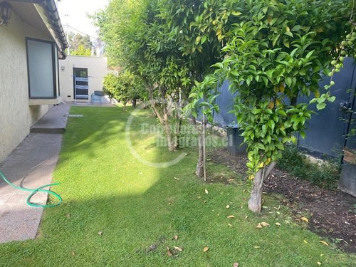 Casa En Venta De 6 Dorm. En Las Condes