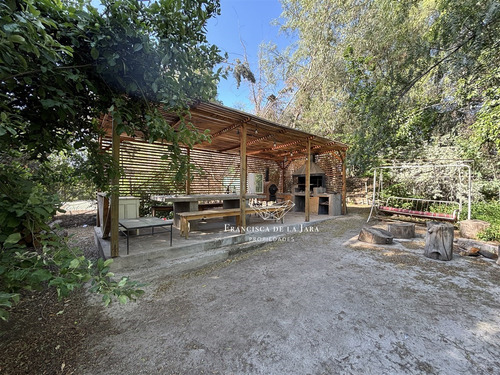 Casa Chilena, Parcela En Condominio. 5d+4b + Servicios.