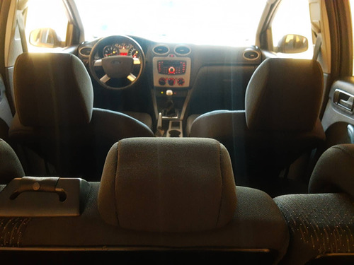 Imagem 14 de 15 de Ford Focus 1.6 8v Gasolina 4p Manual