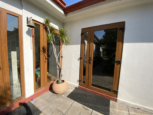 Casa En Venta De 3d, Gran Jardín Y Piscina En Providencia