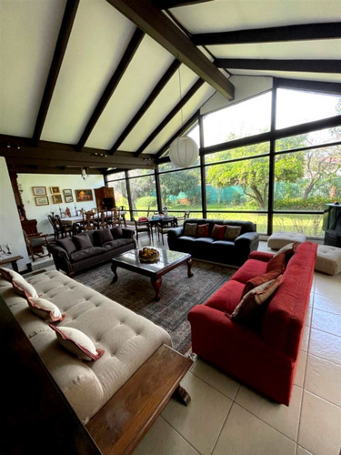 Casa En Venta De 6 Dorm. En Olmué