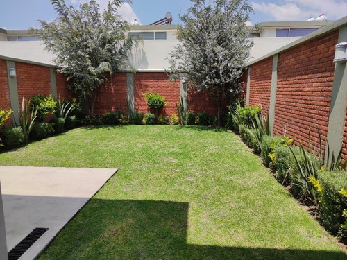 Imagen 1 de 14 de Hermosa Casa Con Amplio Jardín A 15 Min De Galerías Metepec