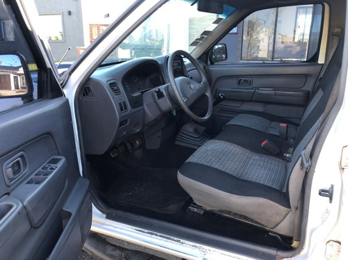 Nissan Np300