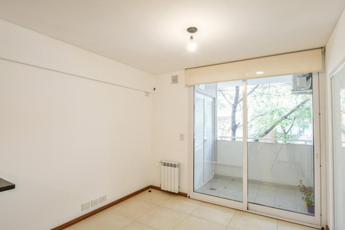 Departamento De 3 Dormitorios En Venta - Nuevo Con Cochera Y Patio - Centro