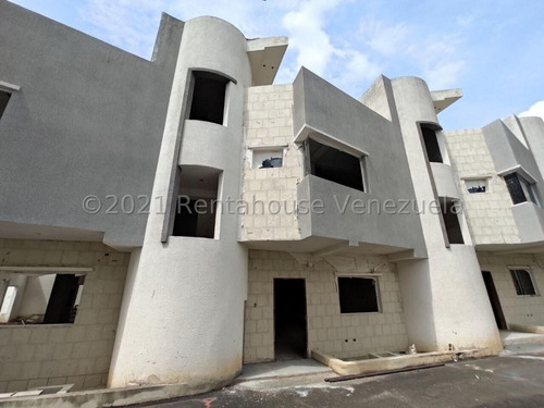 Imagen 1 de 12 de Town House En Venta Barrio Sucre Maracay 22-7666 Ag