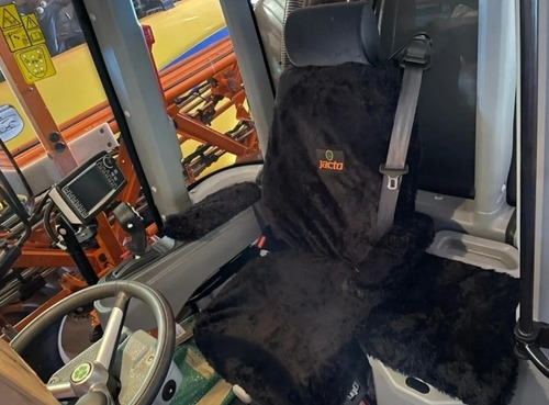 Imagen 9 de 10 de Tapizado Maquinarias Agrícolas Y Vial (tractor, Cosechadora)