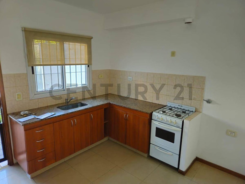 Venta Casa Tipo Duplex 3 Ambientes Ituzaingo Norte Con Entrepiso En Tercer Piso